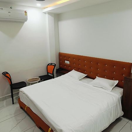 Hotel Shree Kedar Palace อุจเจน ภายนอก รูปภาพ