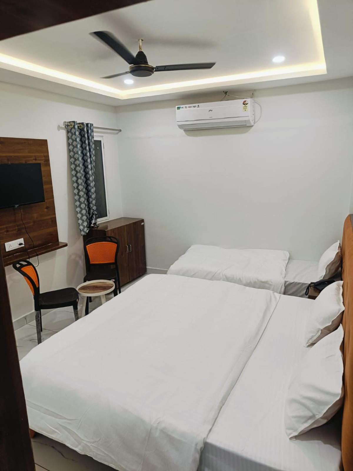 Hotel Shree Kedar Palace อุจเจน ภายนอก รูปภาพ