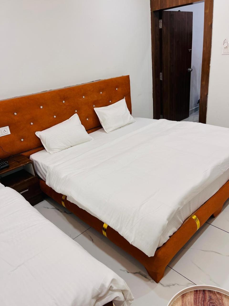 Hotel Shree Kedar Palace อุจเจน ภายนอก รูปภาพ